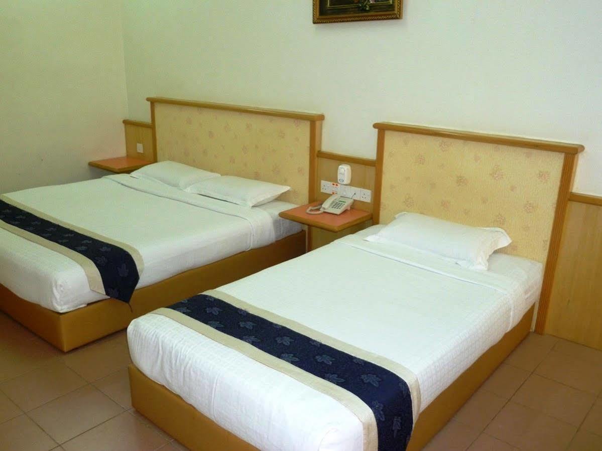 Intan Beach Resort Kuala Terengganu Exterior photo